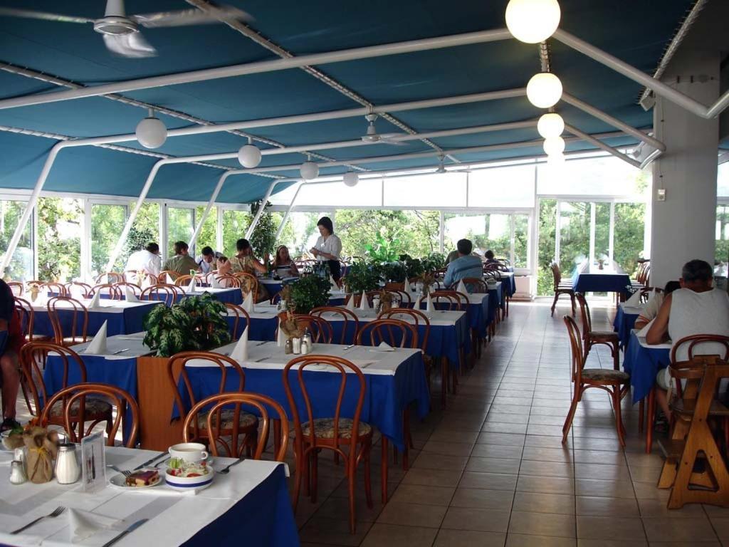 亚得里亚酒店 奥米沙利 外观 照片